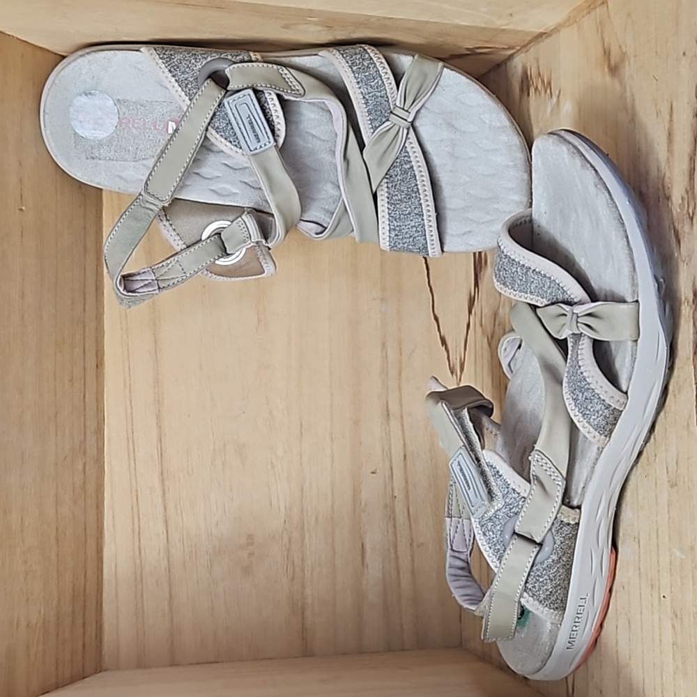 Merrel Womens Soft Beige Sandals